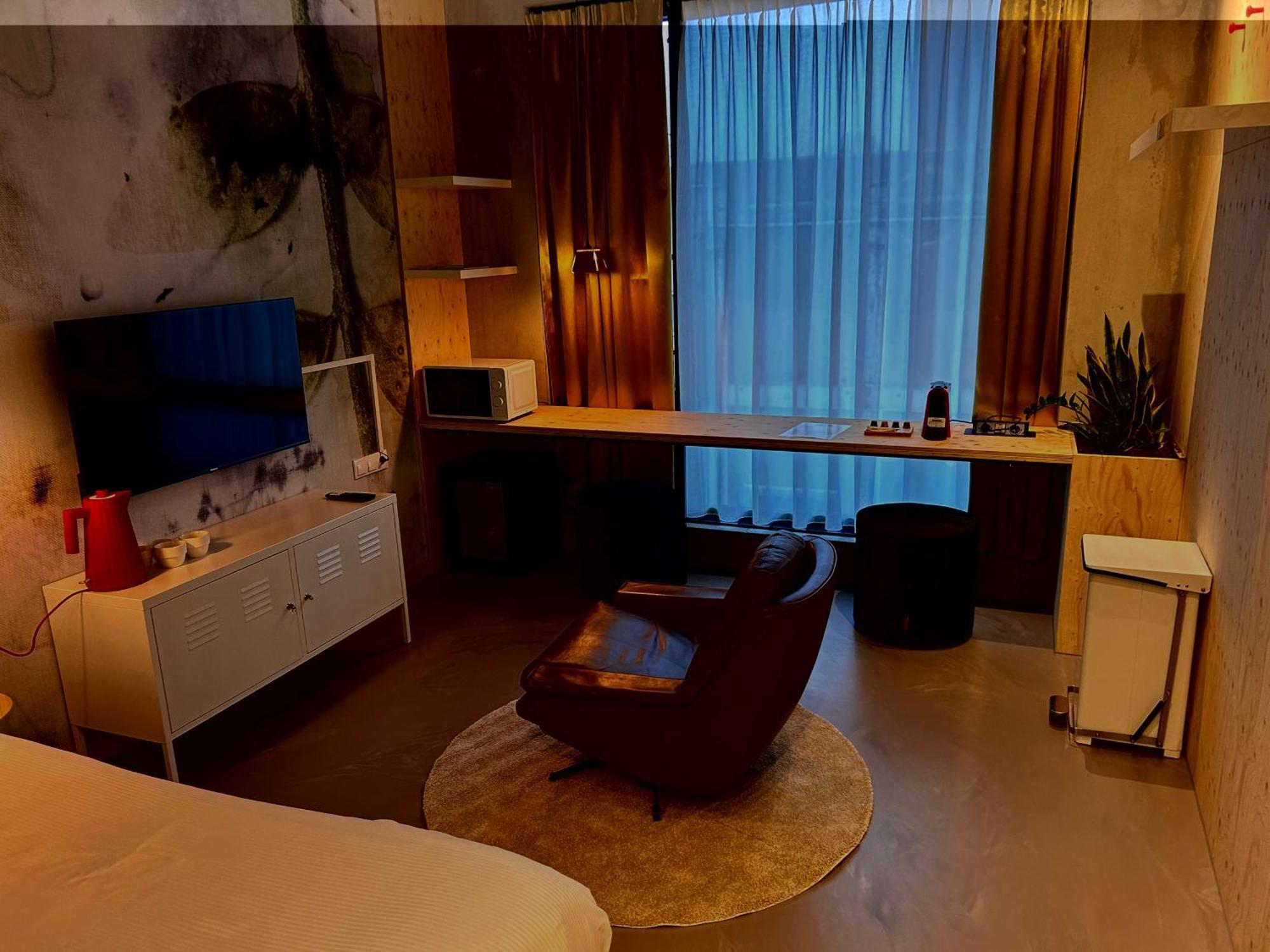 Moloko, Modern Designed Sleep & Shower Hotel In City Center, Digital Key By Sms Enschede Exterior photo